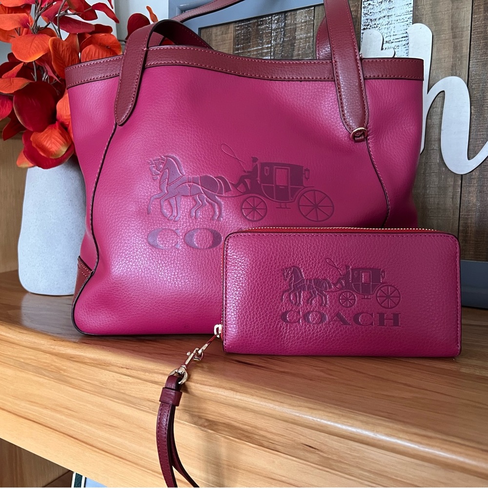 Coach Tote & Wallet 27 Color block Horse and Carriage Excellent used condition.